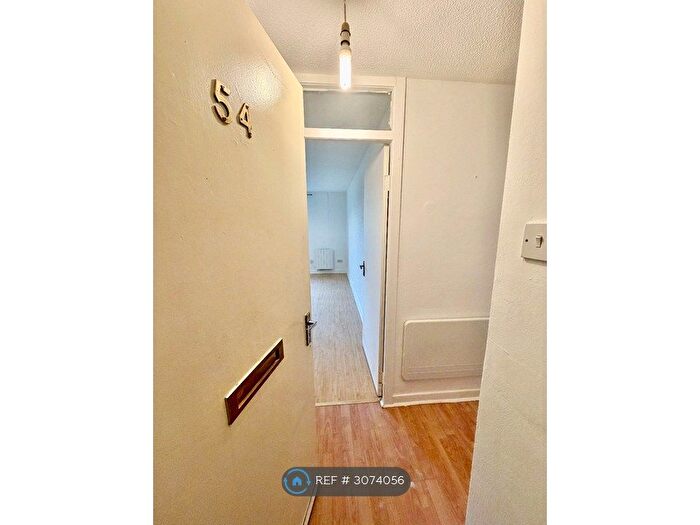 2 Bedroom Flat To Rent In Glenbervie Road, Grangemouth, FK3