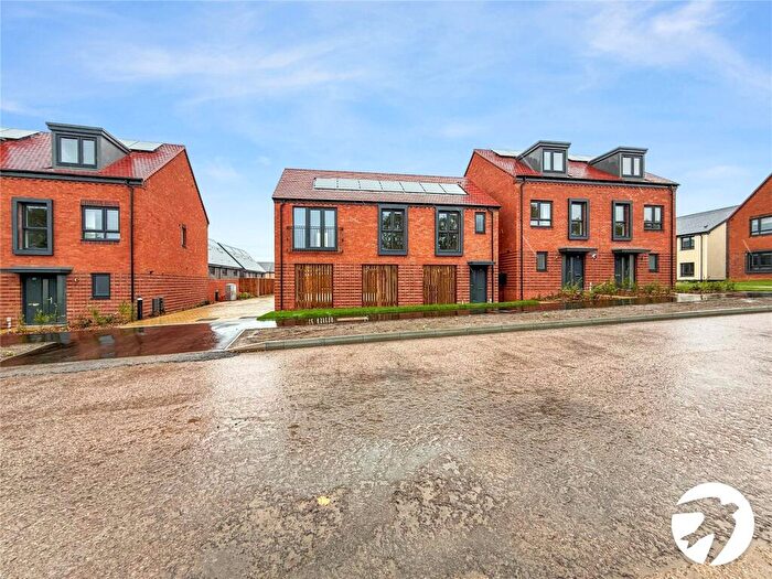 2 Bedroom Coach House To Rent In Saltwood Avenue, Greenhithe, Kent, DA9
