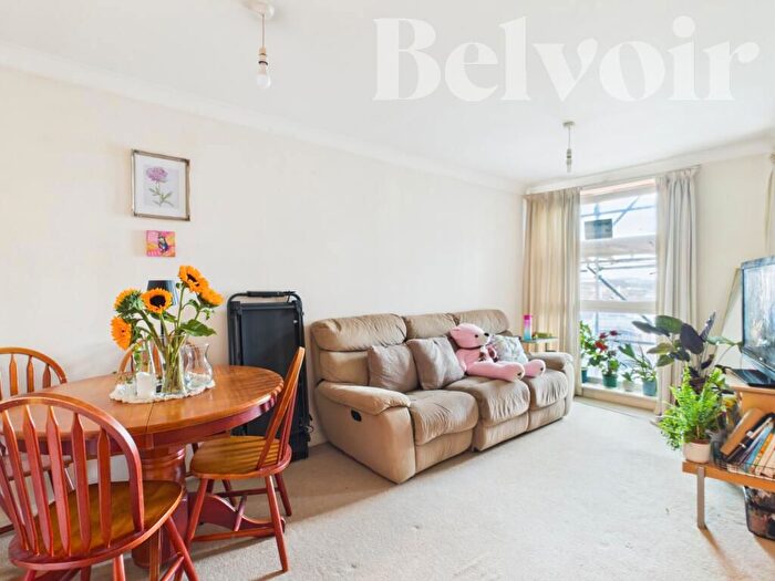 2 Bedroom Flat For Sale In Alencon Link, Basingstoke, RG21