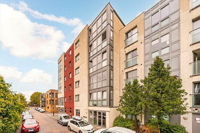 2 Bedroom Flat To Rent In Orchard Road, Richmond, TW9