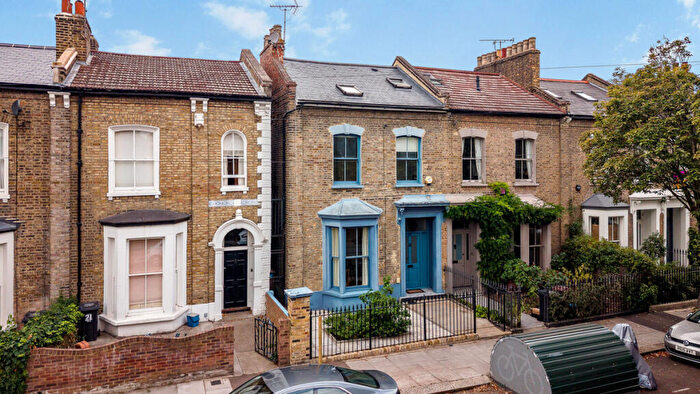 4 Bedroom End Of Terrace House For Sale In Elrington Road, London, E8