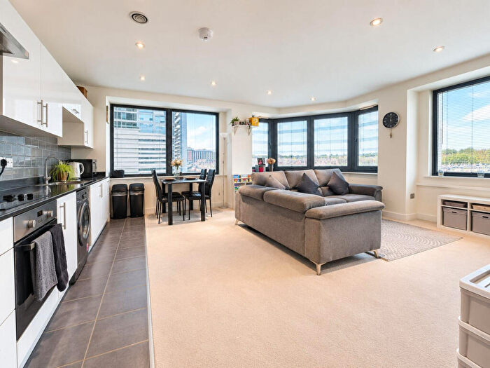 2 Bedroom Flat For Sale In Parkstone Road, Poole, BH15