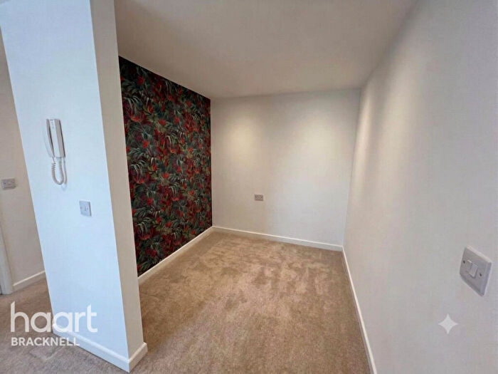 Studio To Rent In Great Hollands Square, Bracknell, RG12