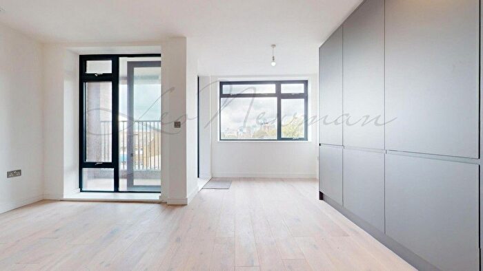 2 Bedroom Flat To Rent In Caroline Street, London, E1
