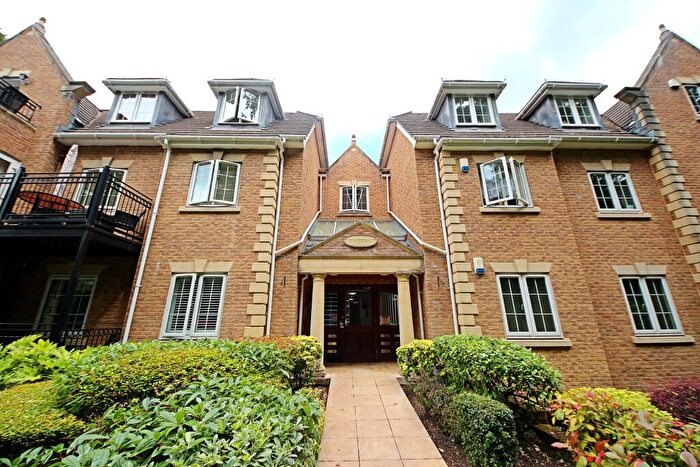 2 Bedroom Flat For Sale In Warren Road, Alum Chine, Bournemouth, BH4