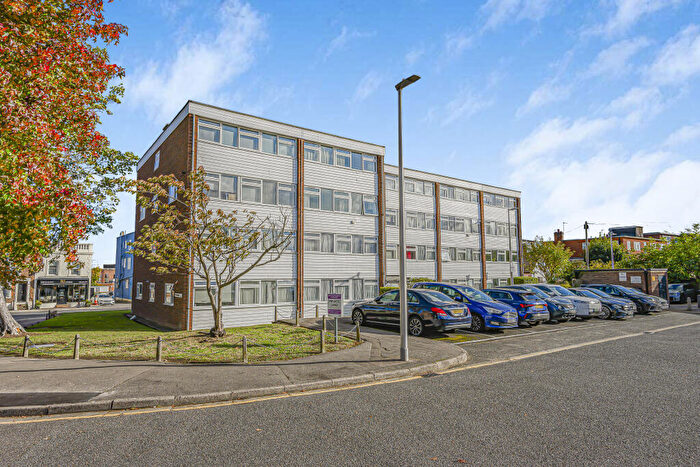 2 Bedroom Duplex To Rent In The Chiltons, Grove Hill, South Woodford, Redbridge, London, E18