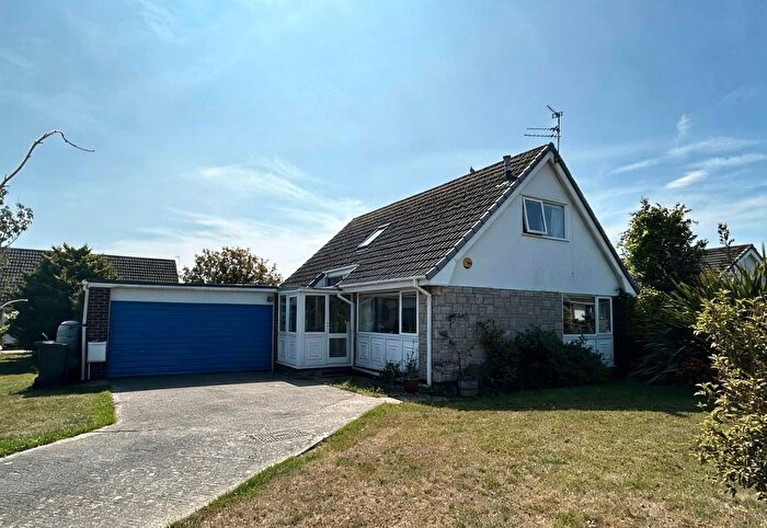 3 Bedroom Bungalow For Sale In Pen Tir, Penrhyn Bay, LL30