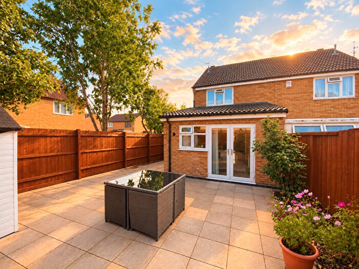 3 Bedroom Semi-Detached House For Sale In Meadowsweet Road, Leicester, LE5