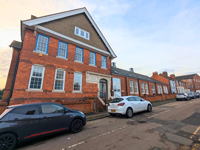 1 Bedroom Flat To Rent In Scarborough Street, Irthlingborough, NN9