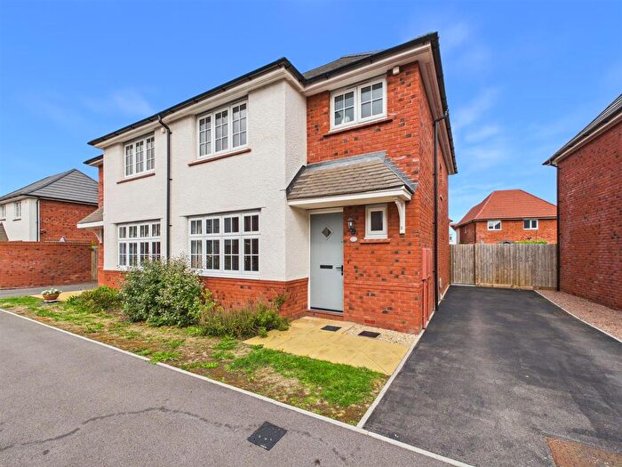 3 Bedroom Semi-Detached House For Sale In Nicholls Way, Gloucester, GL1