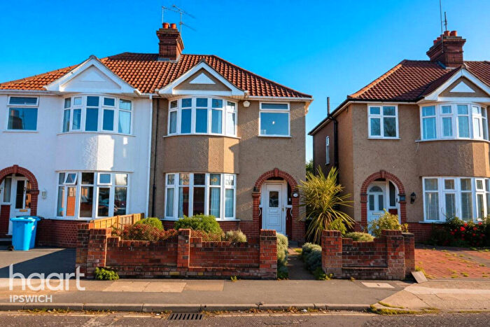 3 Bedroom Semi-Detached House For Sale In Bramford Lane, Ipswich, IP1
