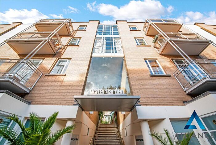2 Bedroom Apartment For Sale In Roy Square Narrow Street Limehouse, London, E14