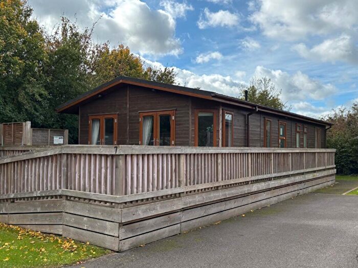 3 Bedroom Lodge For Sale In The Paddock, Brokerswood, BA13