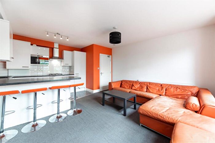 4 Bedroom Apartment To Rent In £pppw - Jesmond Road, Jesmond, NE2
