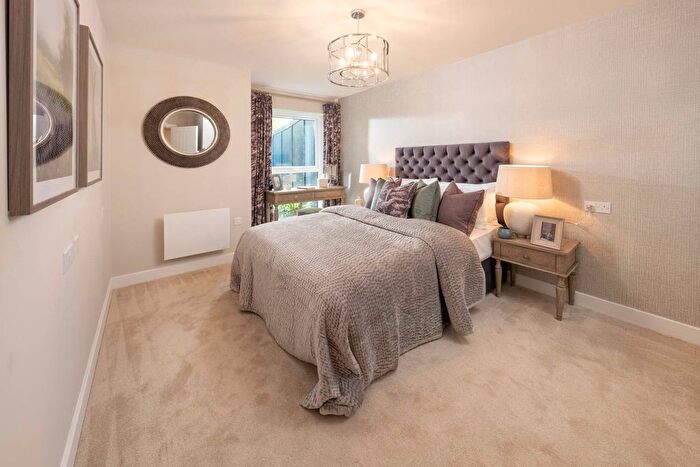 1 Bedroom Flat To Rent In Mewstone Place, Barton Way, Dartmouth, TQ6