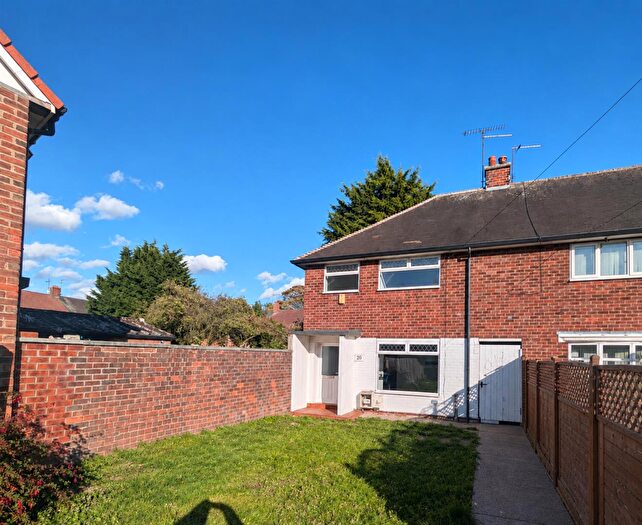 3 Bedroom House To Rent In Dunmow Close, Hull, HU8