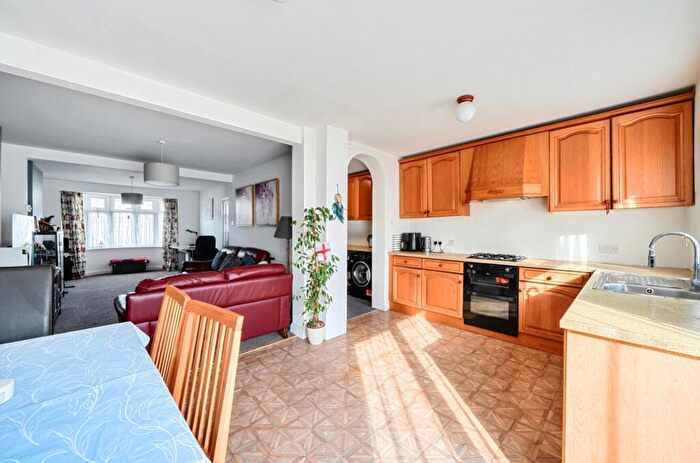 3 Bedroom Terraced House For Sale In Windsor Avenue, Cheam, Sutton, Surrey, SM3