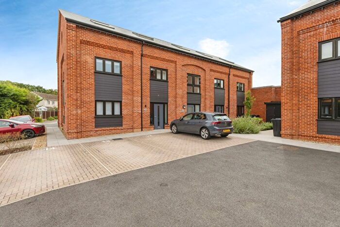 2 Bedroom Flat For Sale In Wymondham, Norfolk, NR18