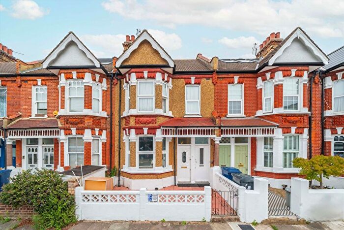2 Bedroom Flat For Sale In Davis Road, Acton, W3
