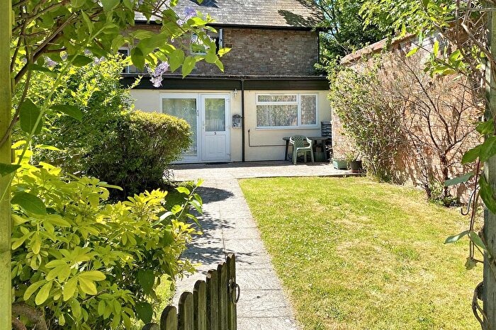 2 Bedroom Flat For Sale In Mantle Street, Wellington, Somerset, TA21