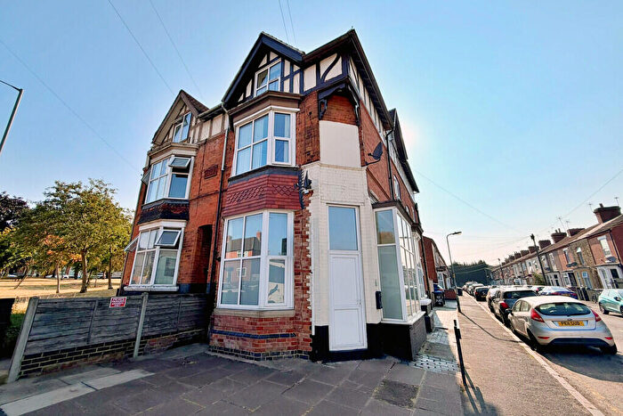 5 Bedroom Semi-Detached House For Sale In Newbold Road, Rugby, CV21