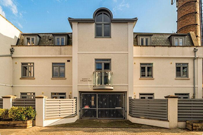 1 Bedroom Flat For Sale In Pouparts Place, Twickenham, Twickenham, TW2