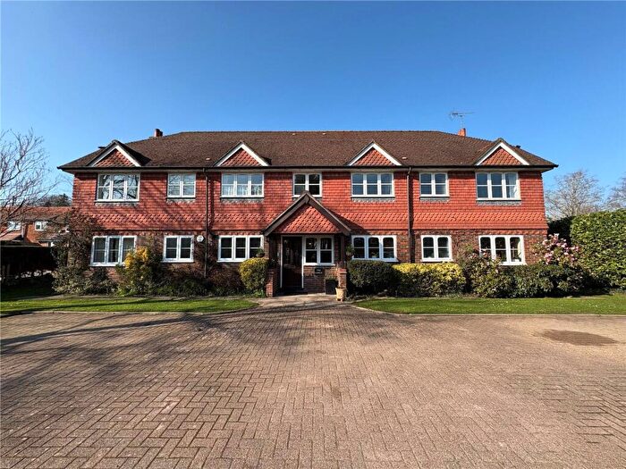 2 Bedroom Apartment For Sale In Beavers Close, The Lodge Beavers Close, GU9