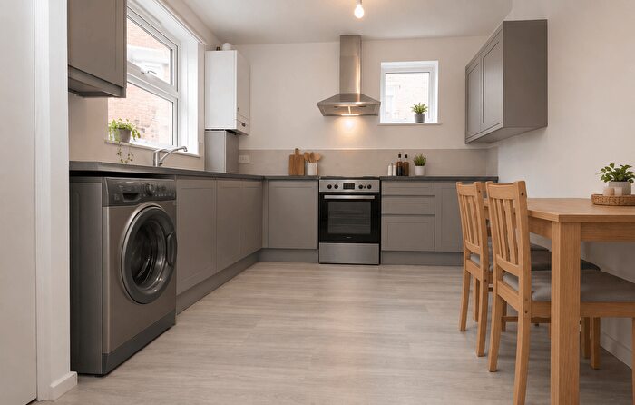 4 Bedroom Flat To Rent In Brayford Square, London, E1
