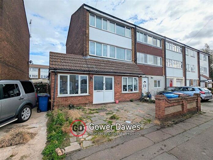 7 Bedroom Town House For Sale In Seymour Road, Tilbury, RM18