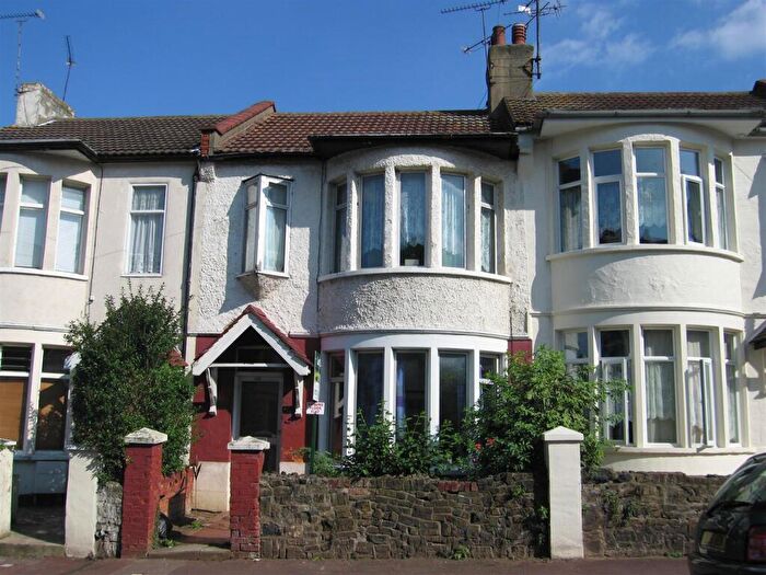 1 Bedroom Flat To Rent In Beedell Avenue, Westcliff-On-Sea, SS0