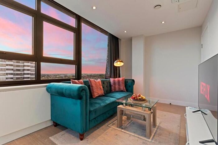 2 Bedroom Flat To Rent In Staines Road West, Sunbury-On-Thames, Surrey, Sunbury On Thames, TW16