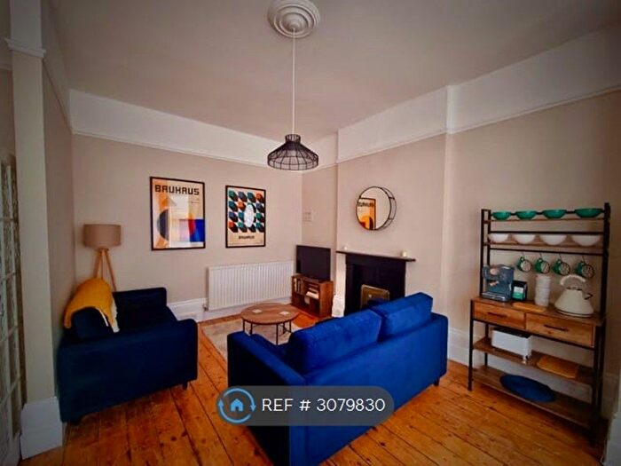 2 Bedroom Flat To Rent In Manor House, Whitstable, CT5