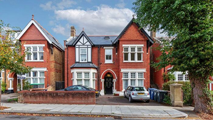 1 Bedroom Flat For Sale In Kings Avenue, London, W5
