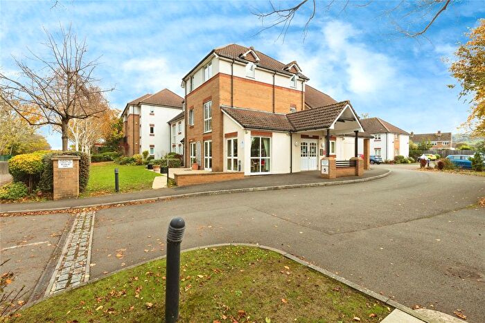 2 Bedroom Flat For Sale In St Michaels Court, Bishops Cleeve, GL52