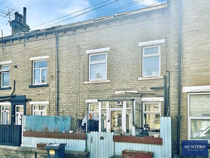 3 Bedroom End Of Terrace House For Sale In Diamond Terrace, Halifax, HX1