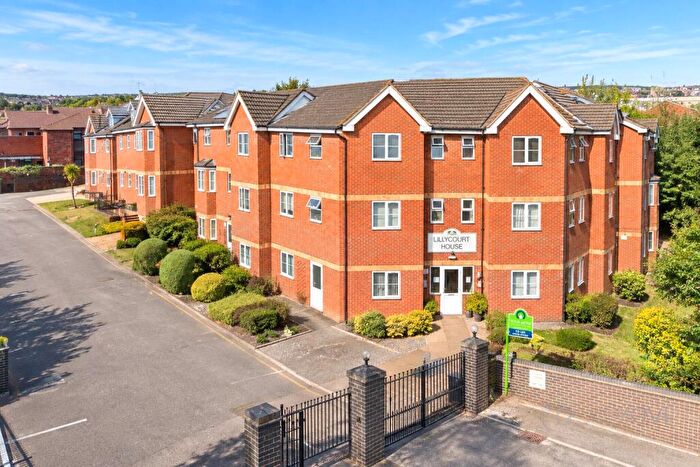 2 Bedroom Flat For Sale In Lower Street, Kettering, Northamptonshire, NN16