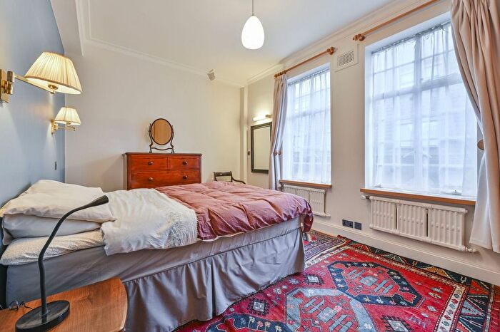 2 Bedroom Flat To Rent In Curzon Street, Mayfair, London, W1J