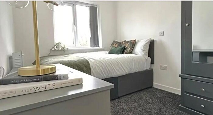 5 Bedroom Flat To Rent In Dyson Hall Kensington, Academic Year /, L7