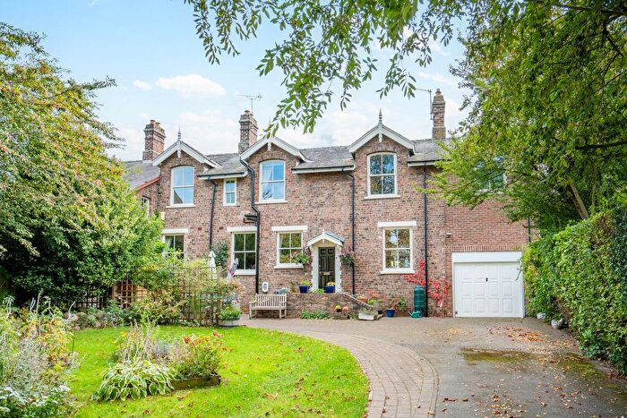 4 Bedroom Semi-Detached House For Sale In The Coach House, Millgates, York, YO26