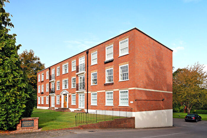 2 Bedroom Flat To Rent In St. Georges Avenue, Weybridge, KT13