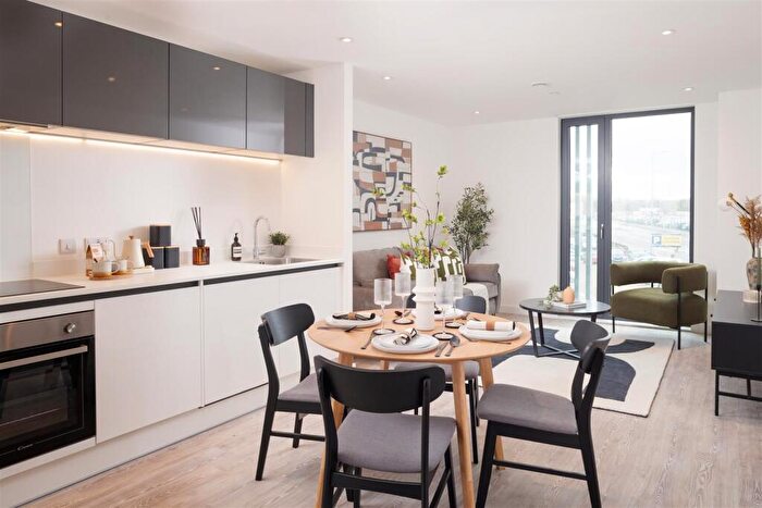 1 Bedroom Apartment To Rent In Downtown Victoria North, M4