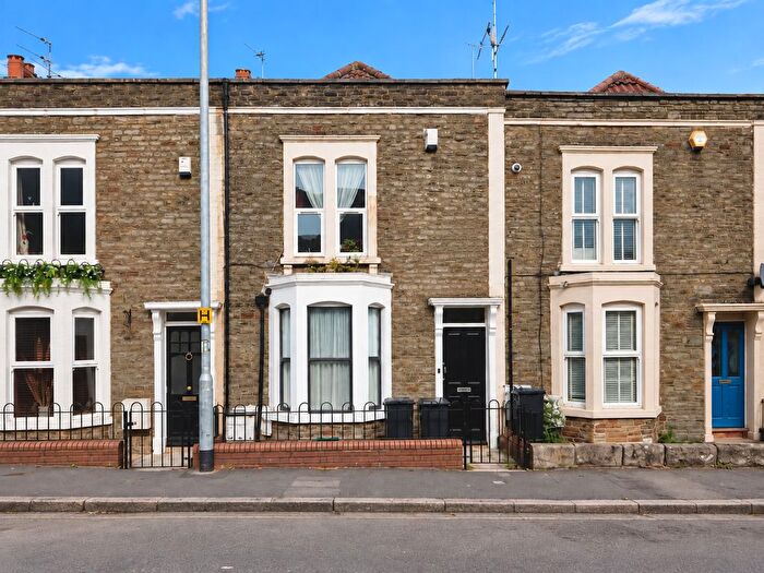 1 Bedroom Flat For Sale In High Street, Kingswood, Bristol, BS15