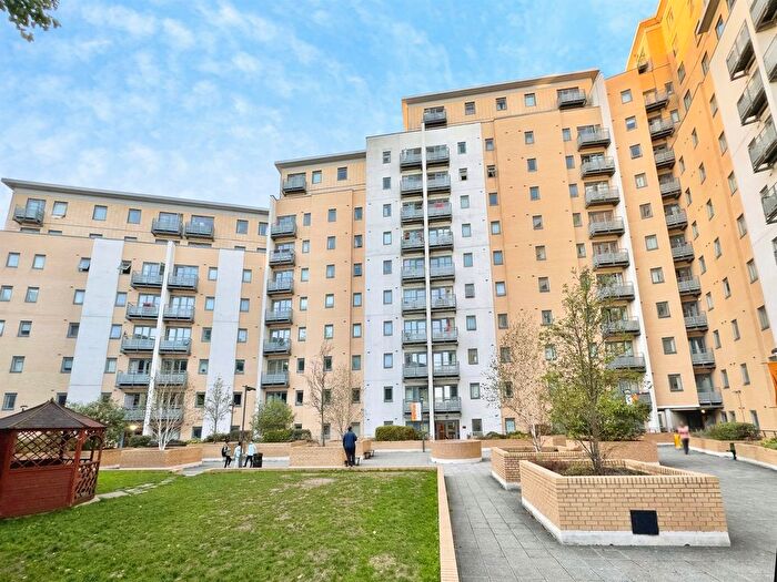 2 Bedroom Flat For Sale In Elmwood Lane, Leeds, LS2