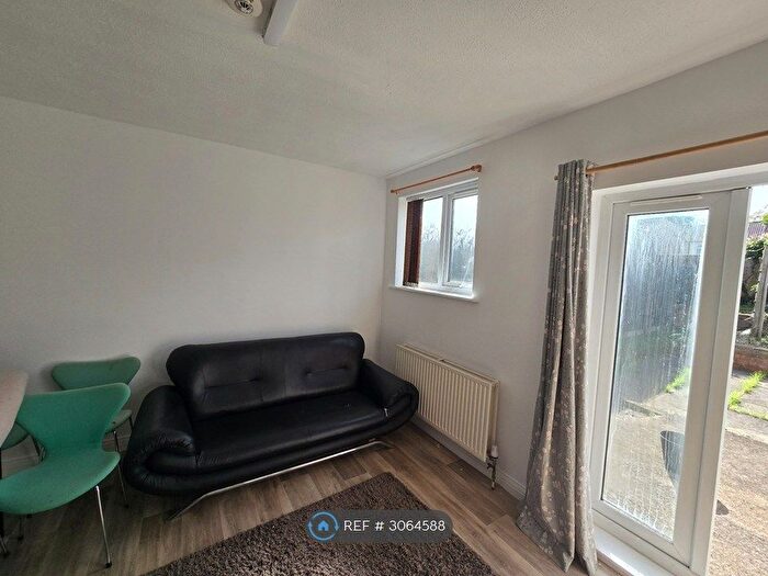 4 Bedroom Semi-Detached House To Rent In Wades Road, Bristol, BS34