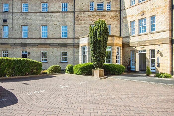 2 Bedroom Flat For Sale In Tuke Grove, Wakefield, West Yorkshire, WF1