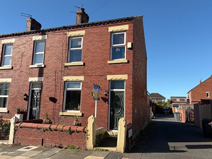 3 Bedroom End Of Terrace House For Sale In Briercliffe Avenue, Blackpool, FY3