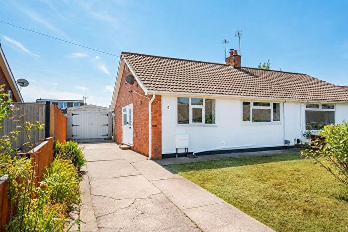 3 Bedroom Semi-Detached Bungalow For Sale In Furness Drive, Rawcliffe, York, YO30