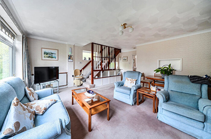 4 Bedroom End Of Terrace House For Sale In Hyrstdene, South Croydon, CR2
