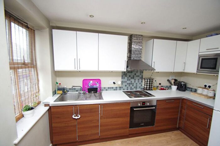2 Bedroom Flat To Rent In Langley Road, Watford, WD17