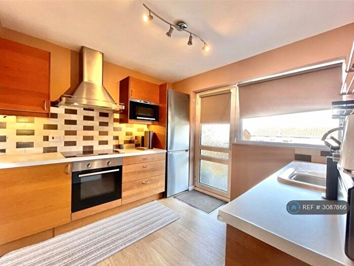 2 Bedroom Flat To Rent In Leasyde Walk, Whickham, Newcastle Upon Tyne, NE16